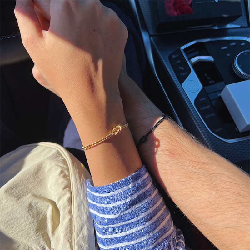 Braccialetto con nodo d'amore