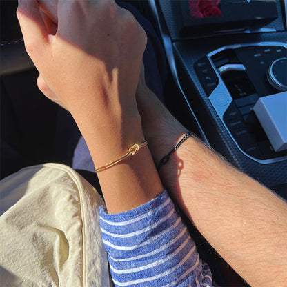 Braccialetto con nodo d'amore