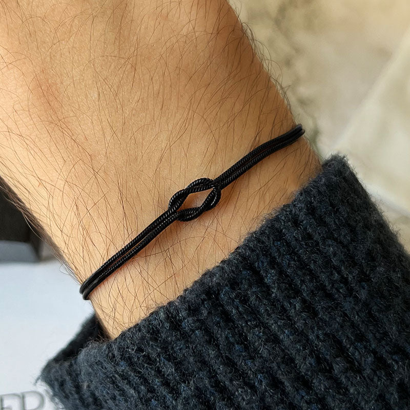 Braccialetto con nodo d'amore