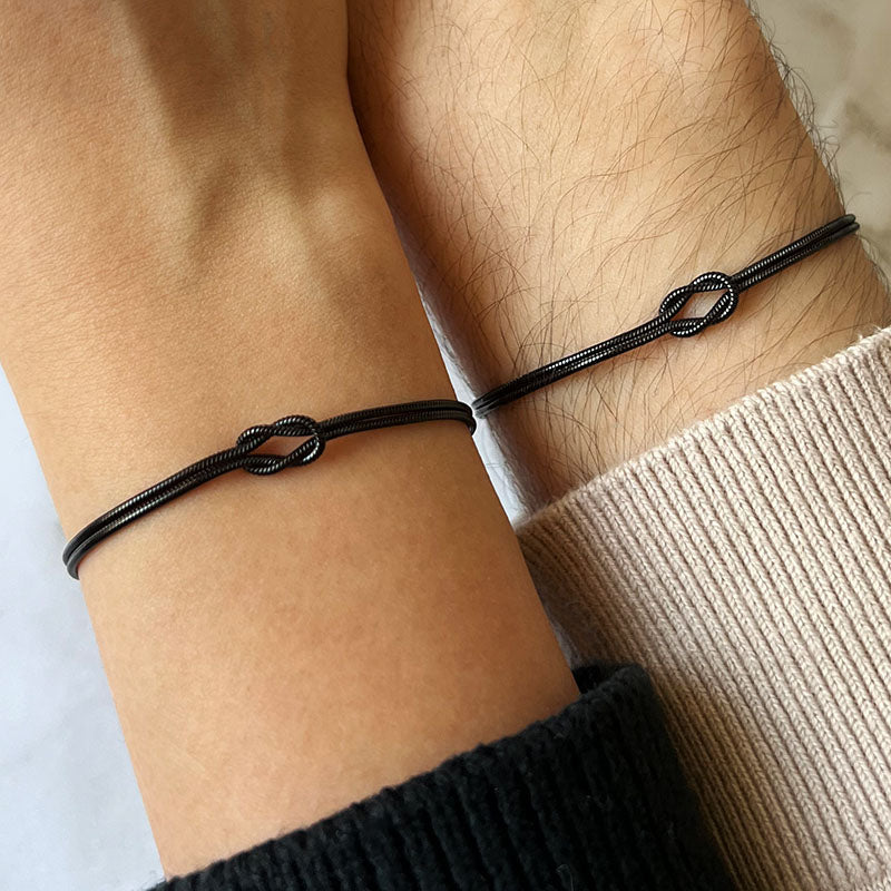 Braccialetto con nodo d'amore